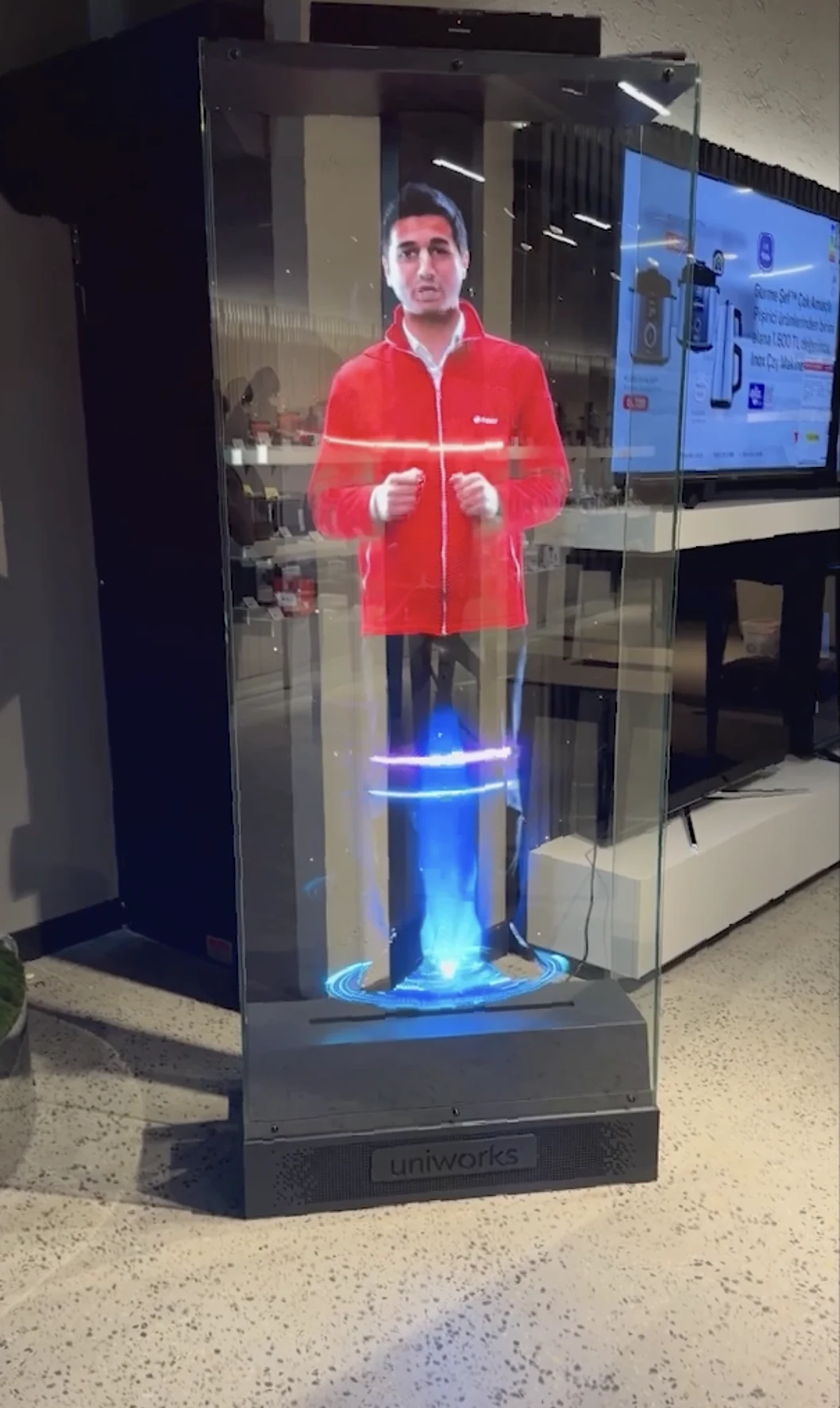Uniworks konstrüksiyonu içinde Arçelik insan hologramı